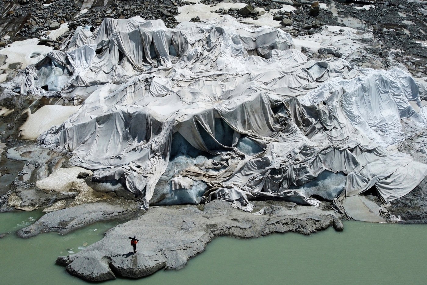Swiss glaciers shrank 3% this year, the fourth-biggest retreat on record, experts say | iNFOnews.ca