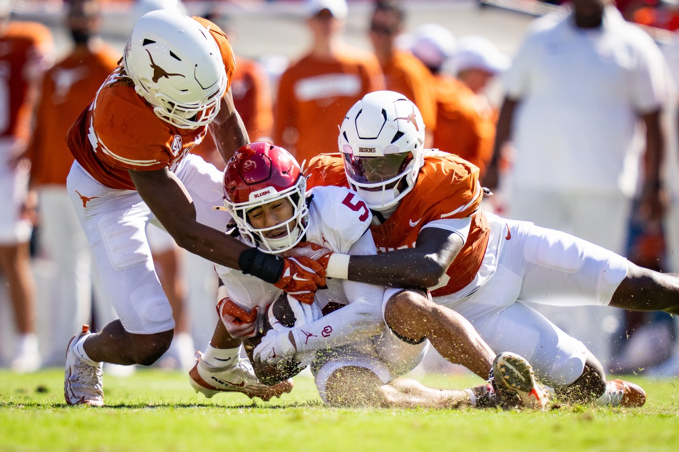 Arch Manning and Texas get much-needed 23-6 win over No. 6 Oklahoma in Red River Rivalry | iNFOnews.ca