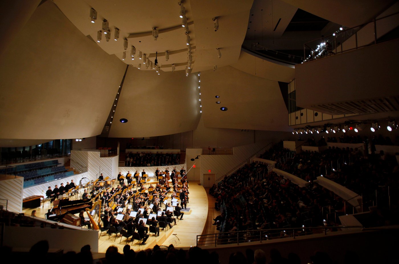 Groundbreaking architect Frank Gehry's famous buildings, in photos | iNFOnews.ca