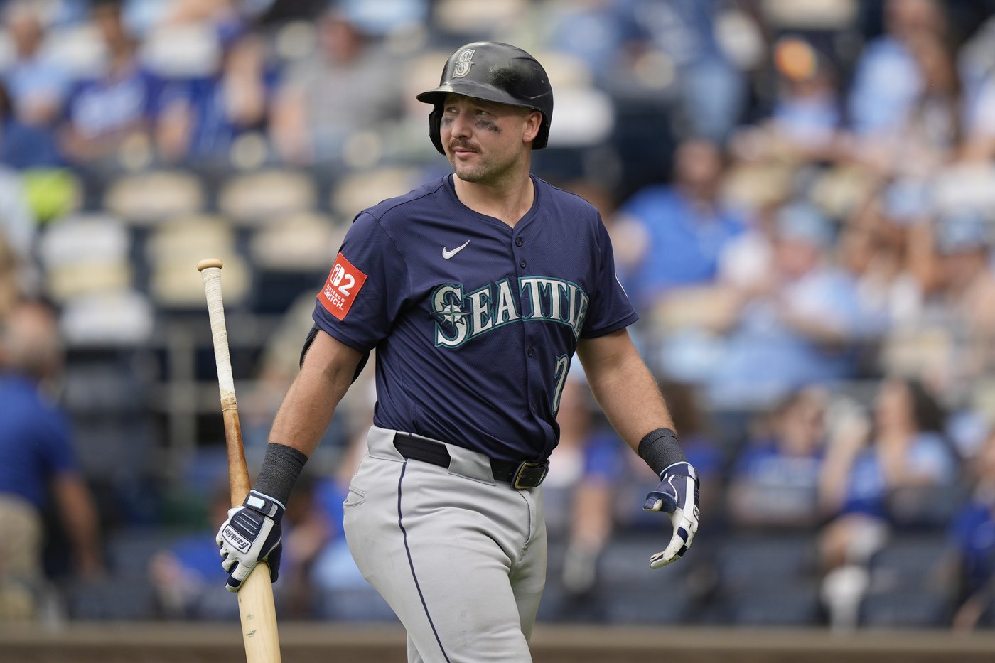Mariners' rare challenge helps secure 2-0 win over Royals, tie Astros for first place in AL West | iNFOnews.ca