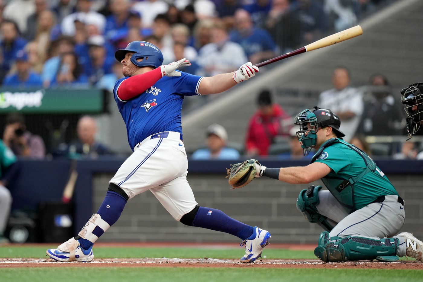 Photo Gallery: Mariners beat Jays 10-3, lead ALCS 2-0 | iNFOnews.ca