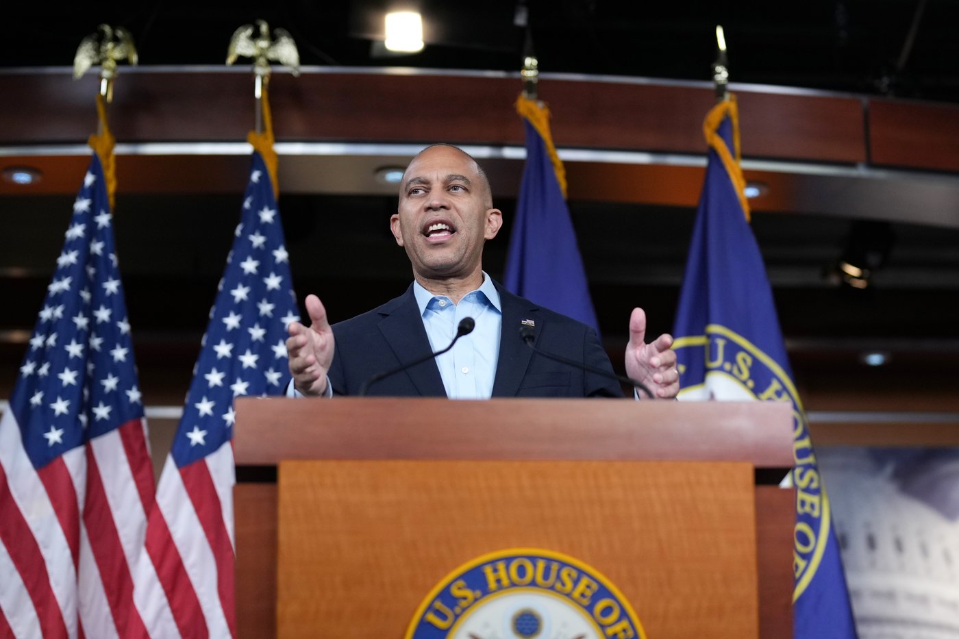 Man pardoned after storming Capitol is charged with threatening to kill Hakeem Jeffries | iNFOnews.ca Man pardoned after storming Capitol is charged with threatening to kill Hakeem Jeffries | iNFOnews.ca