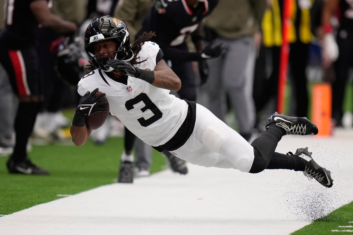 Chargers in search of 4th consecutive victory as they travel to face the reeling Jaguars | iNFOnews.ca Chargers in search of 4th consecutive victory as they travel to face the reeling Jaguars | iNFOnews.ca