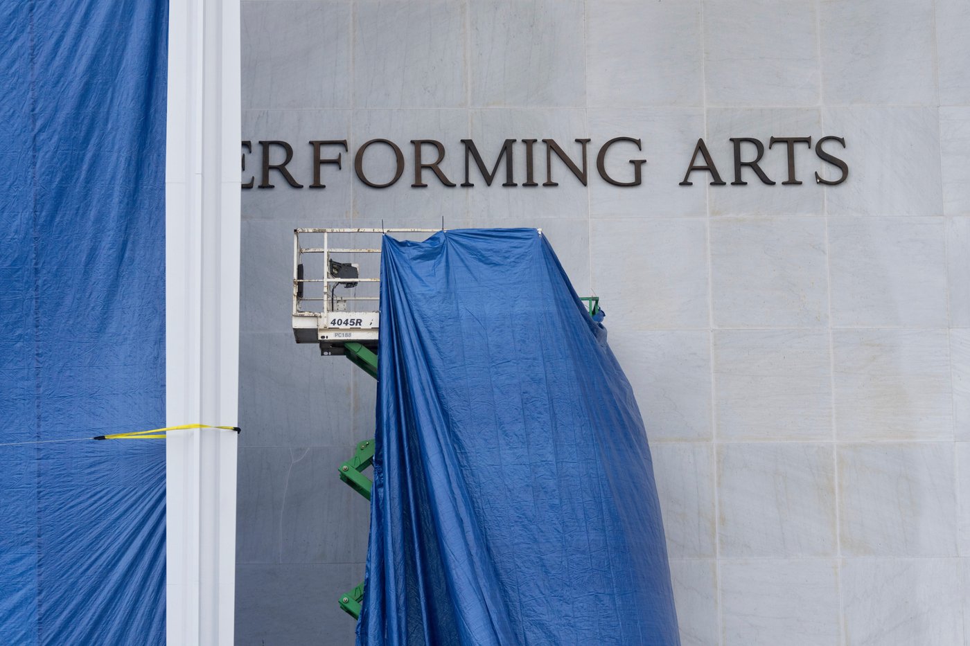 Photos of Trump's name being added to the Kennedy Center | iNFOnews.ca