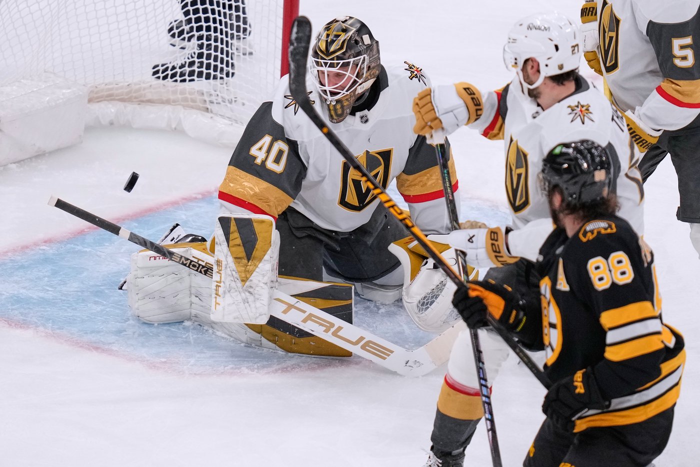 Bruins strike early, hold off Golden Knights 4-3 for 9th win in 11 games. | iNFOnews.ca Bruins strike early, hold off Golden Knights 4-3 for 9th win in 11 games. | iNFOnews.ca