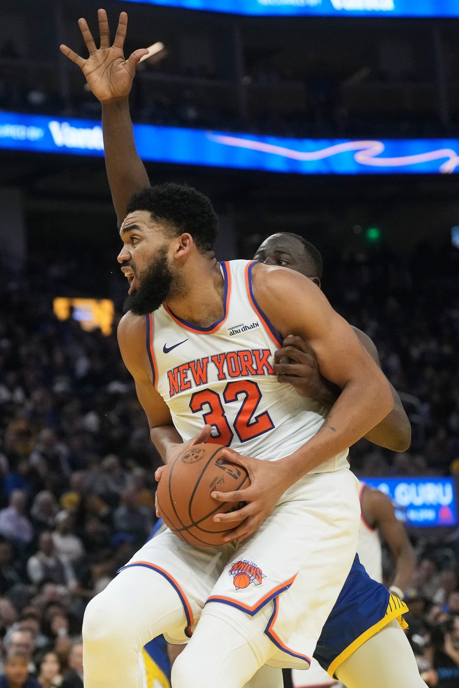 Butler, Curry, Moody give Warriors three scorers with 20 or more points in 126-113 win over Knicks | iNFOnews.ca