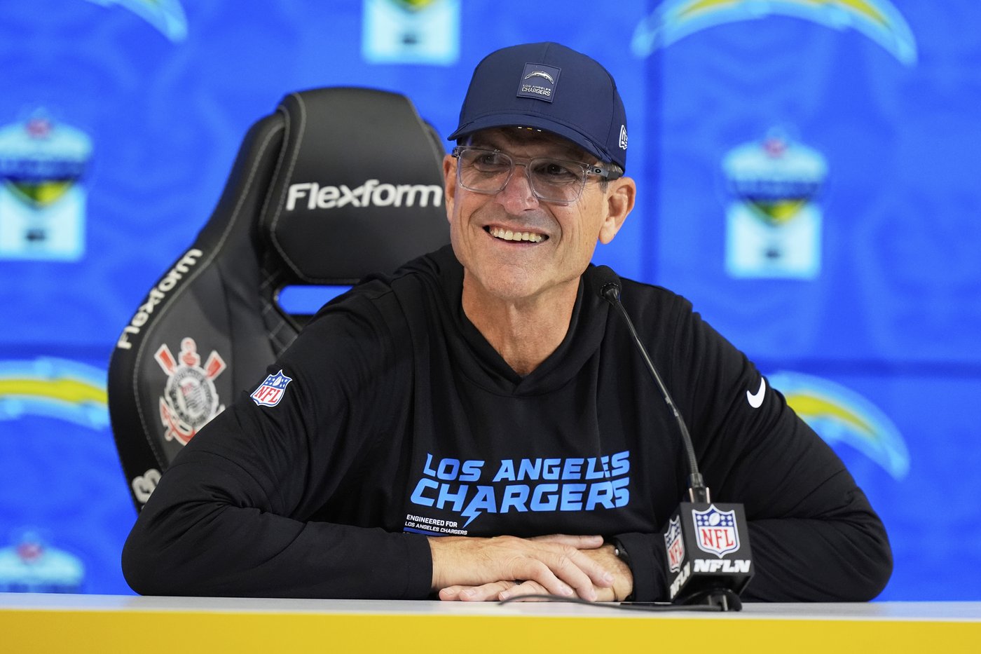 Jim Harbaugh and Pete Carroll renew rivalry as Chargers face Raiders on Carroll's 74th birthday | iNFOnews.ca