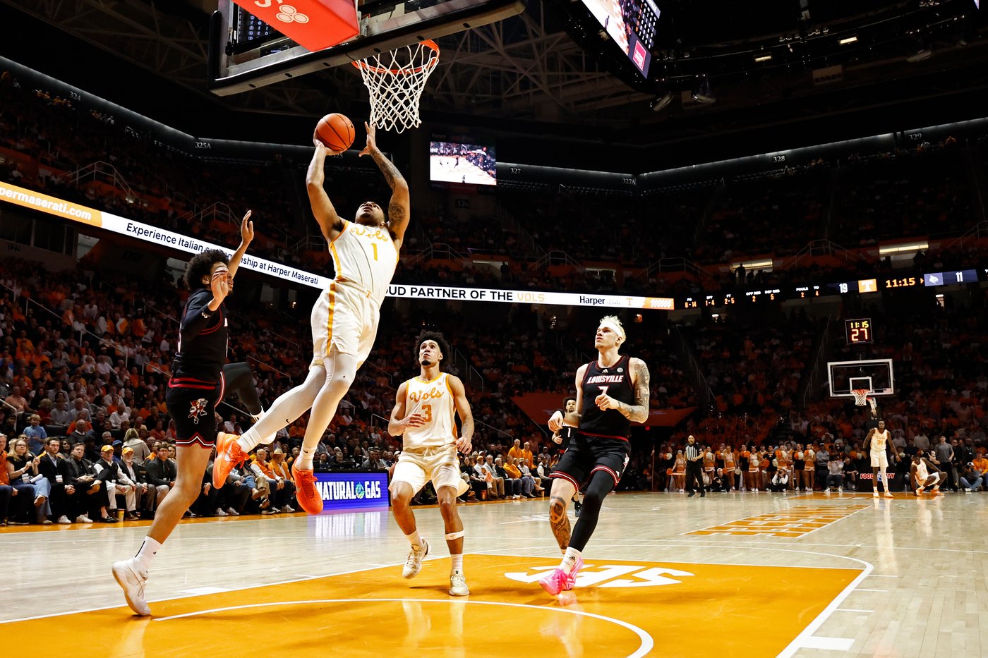 Gillespie scores 23 to lead No. 20 Tennessee over No. 11 Louisville 83-62 | iNFOnews.ca