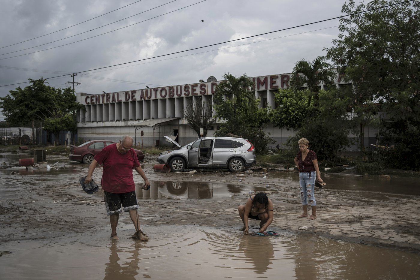 Heavy rain in Mexico sets off floods and landslides, killing at least 41 | iNFOnews.ca