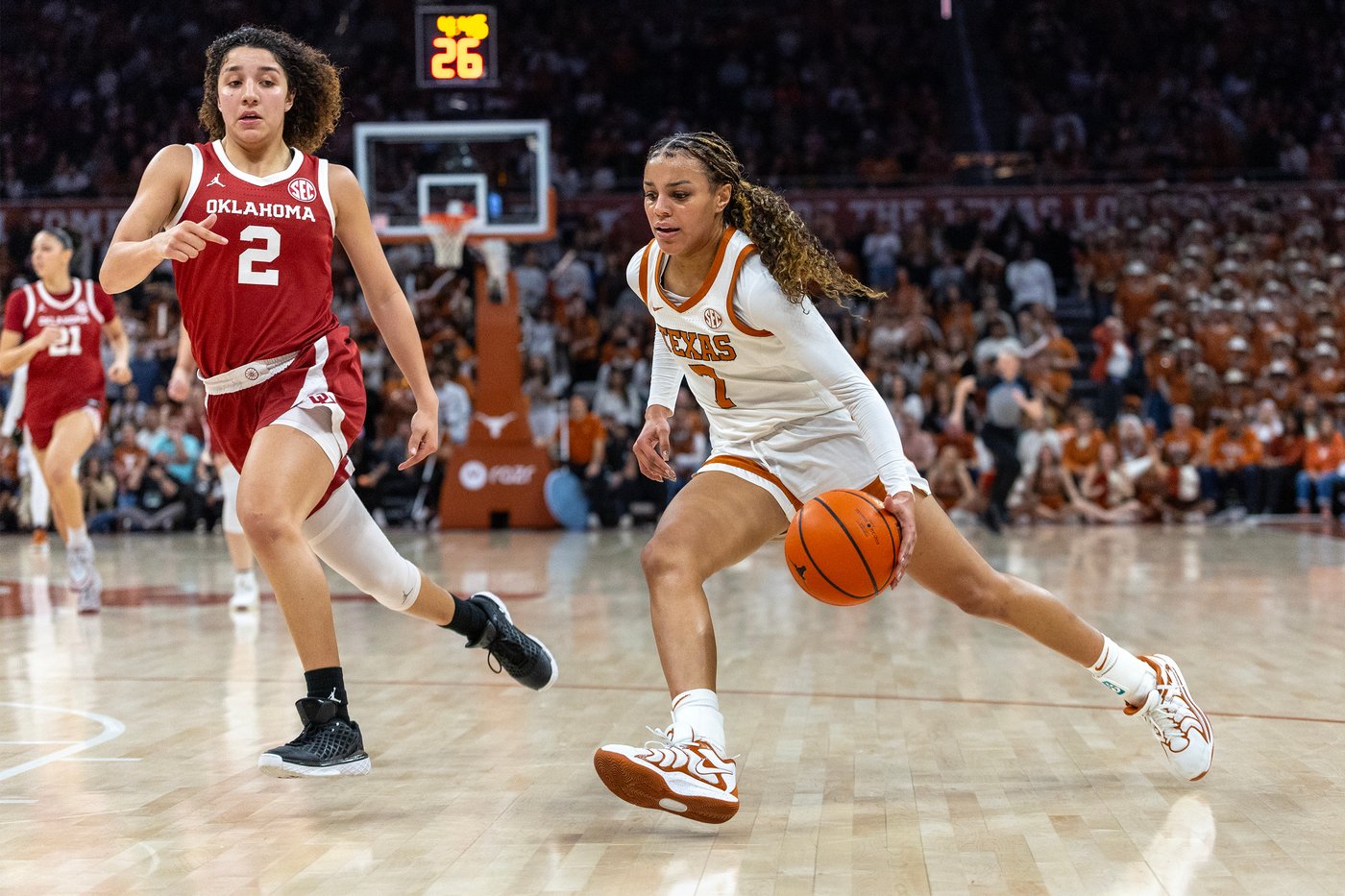 Booker, Carlton score 16 each as No. 4 Texas beats No. 10 Oklahoma 78-70 | iNFOnews.ca