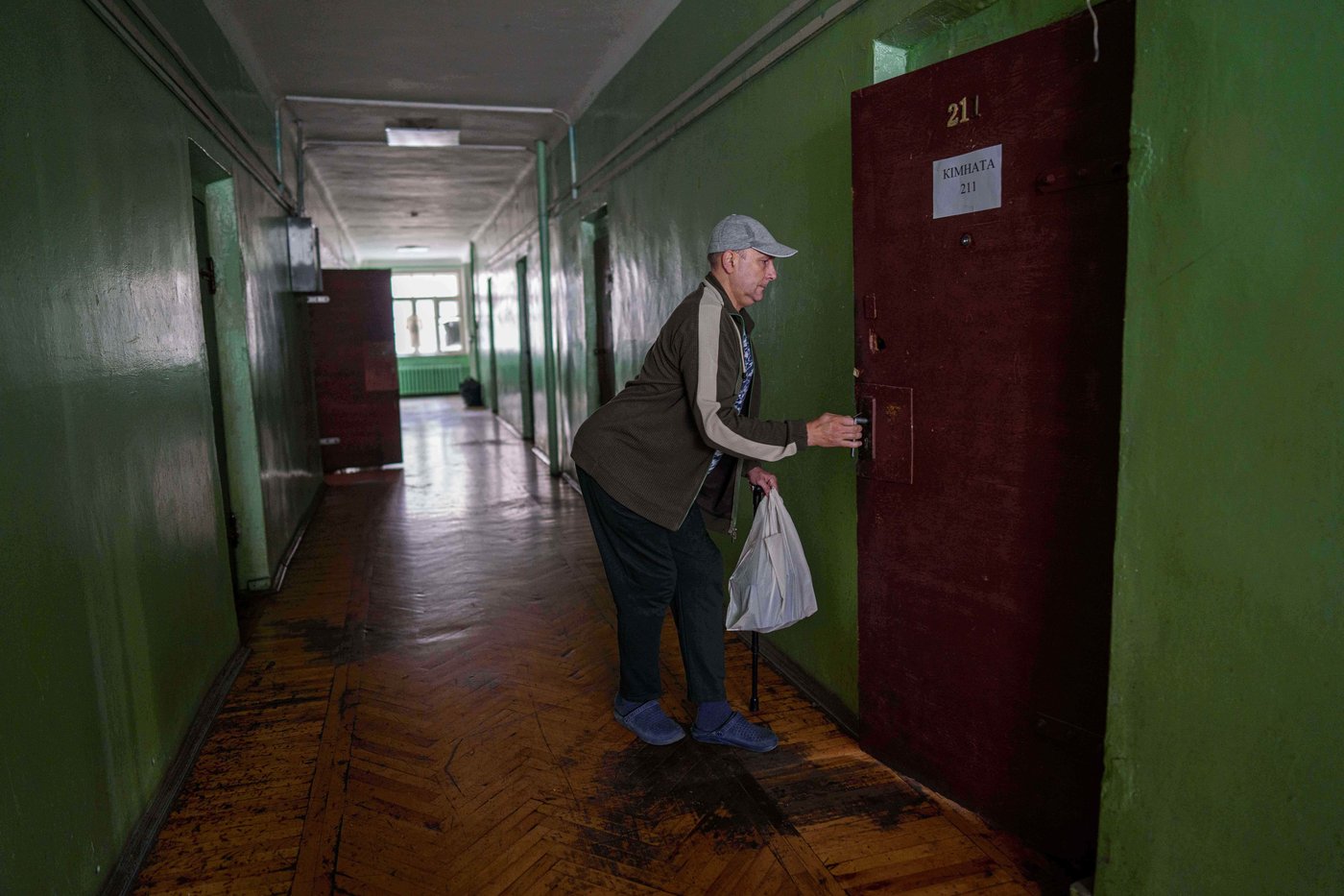 Photos from eastern Ukraine's shelters show the struggle of the internally displaced | iNFOnews.ca