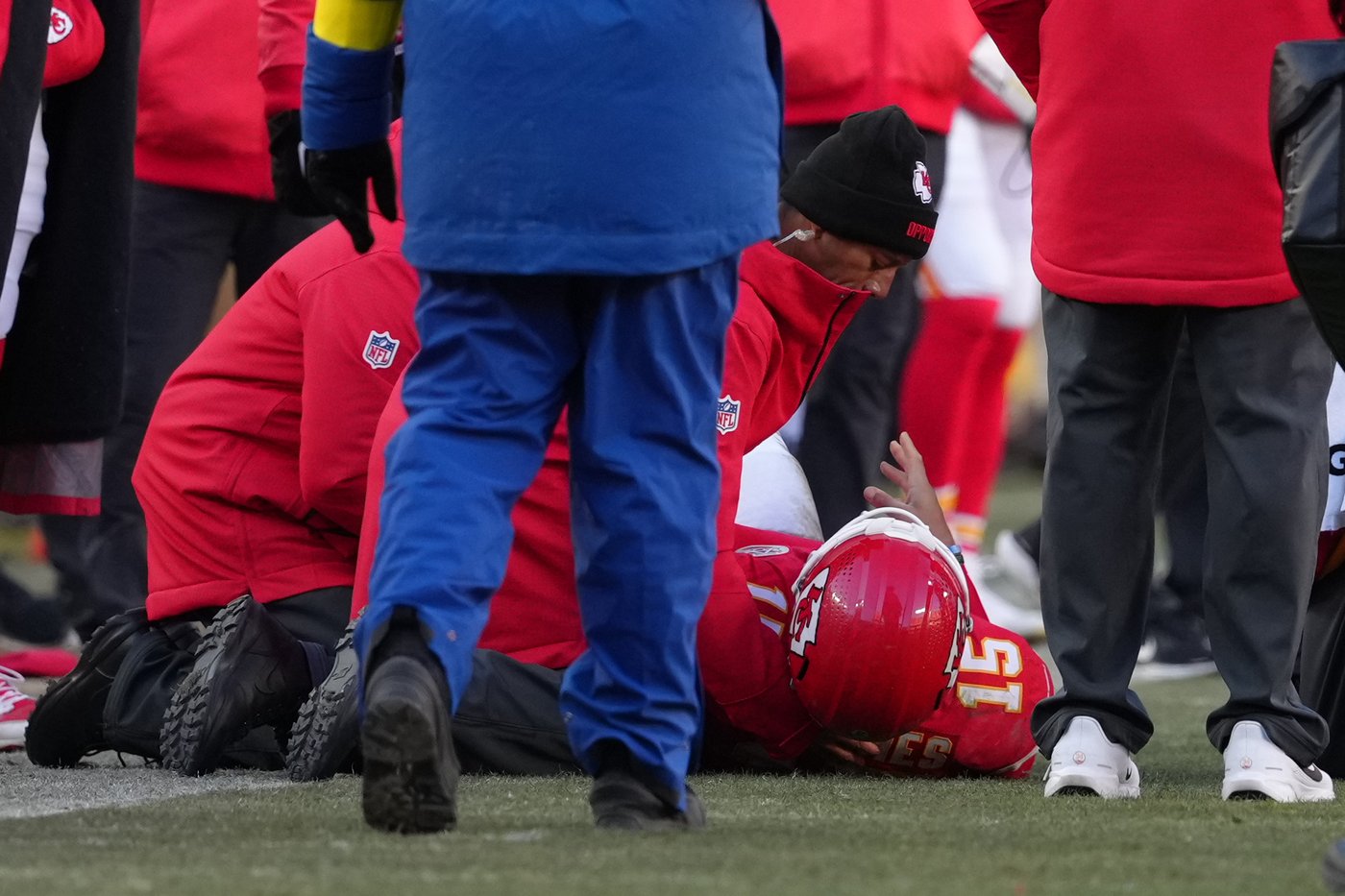 Patrick Mahomes suffers a torn ACL and Chiefs say he's considering surgical options | iNFOnews.ca Patrick Mahomes suffers a torn ACL and Chiefs say he's considering surgical options | iNFOnews.ca