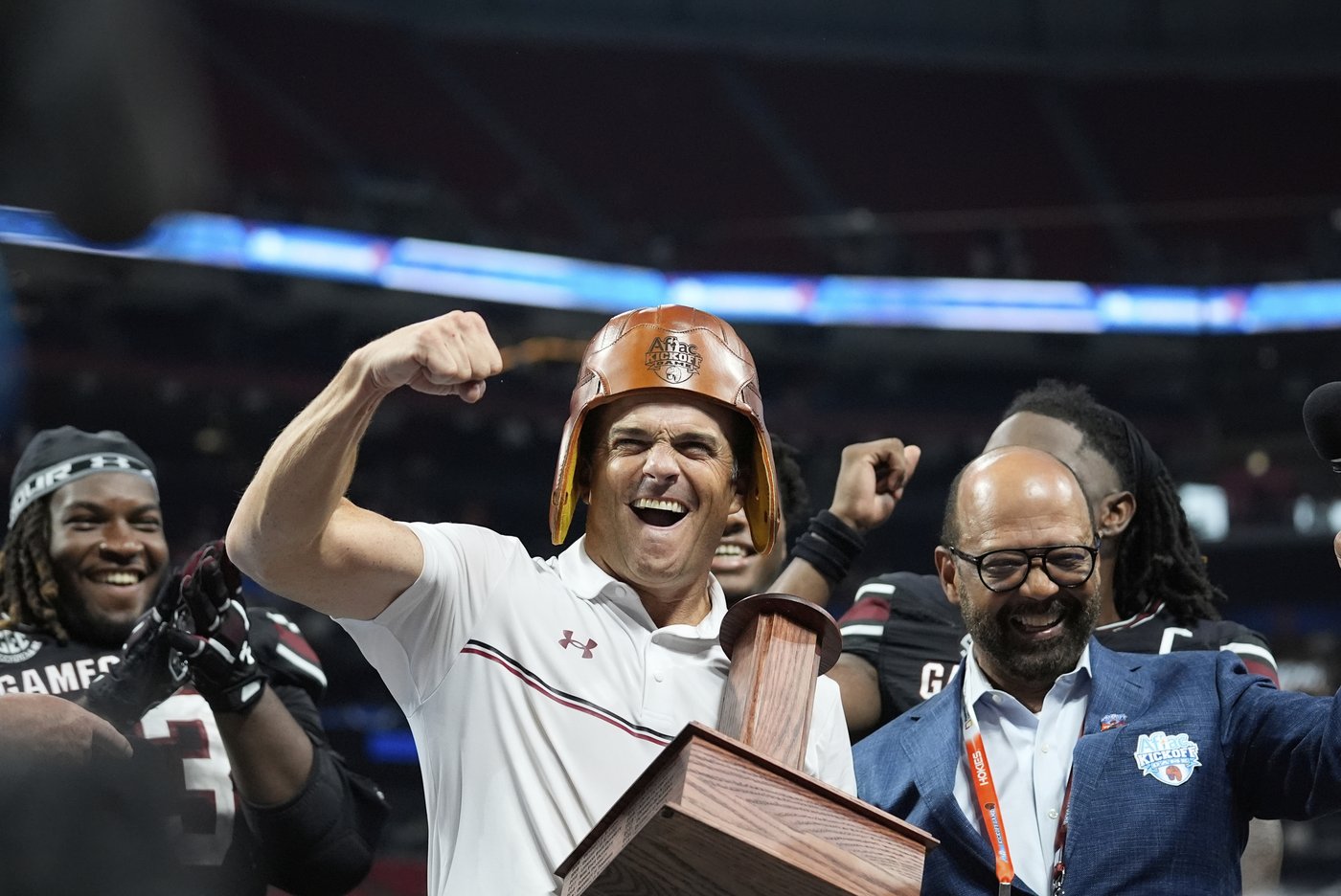 In test of loyalties, former Virginia Tech coach Frank Beamer wears South Carolina black for son | iNFOnews.ca In test of loyalties, former Virginia Tech coach Frank Beamer wears South Carolina black for son | iNFOnews.ca
