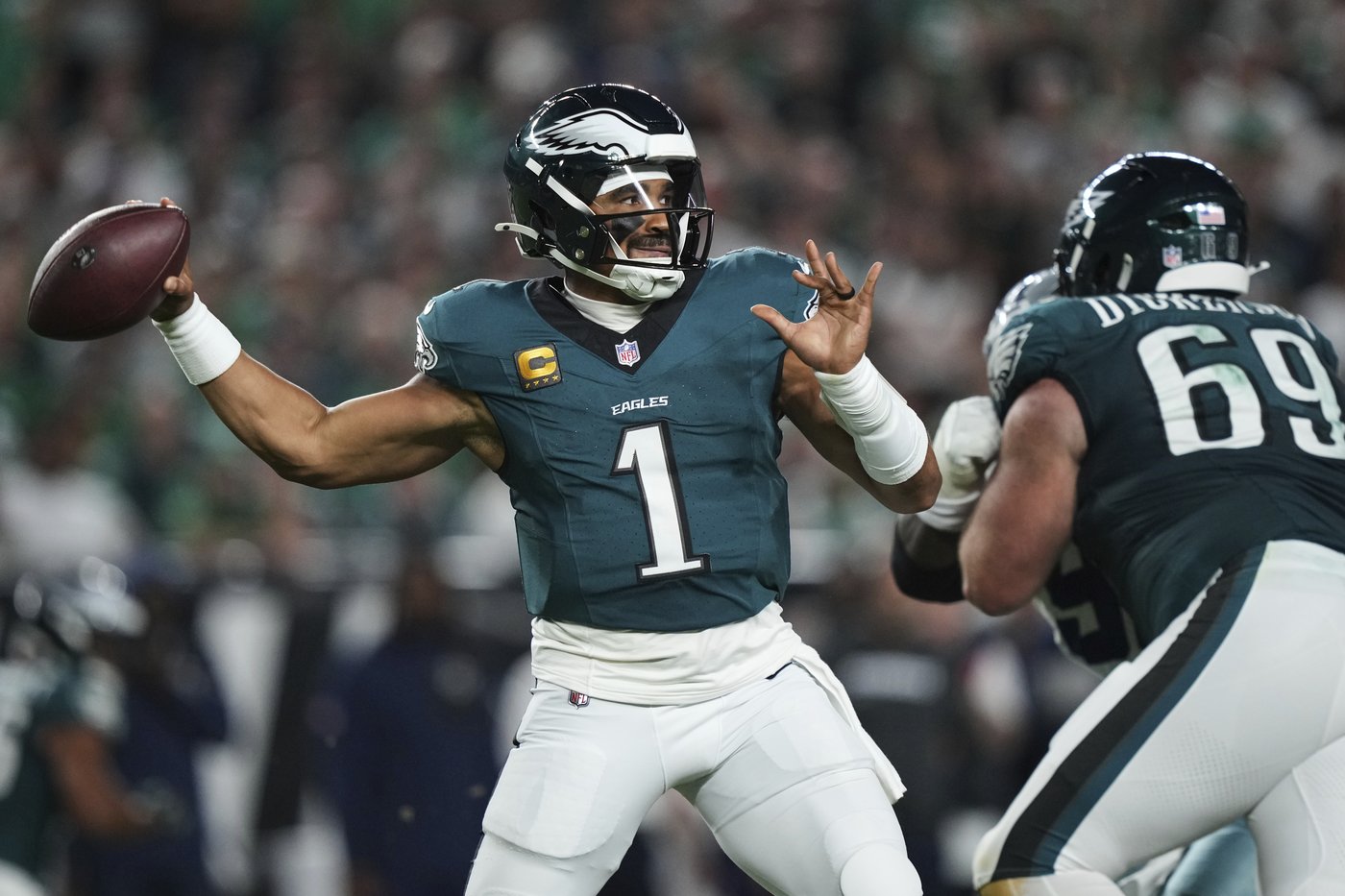 Defending champion Eagles edge Cowboys 24-20 in wild, lightning-delayed NFL season opener | iNFOnews.ca Defending champion Eagles edge Cowboys 24-20 in wild, lightning-delayed NFL season opener | iNFOnews.ca