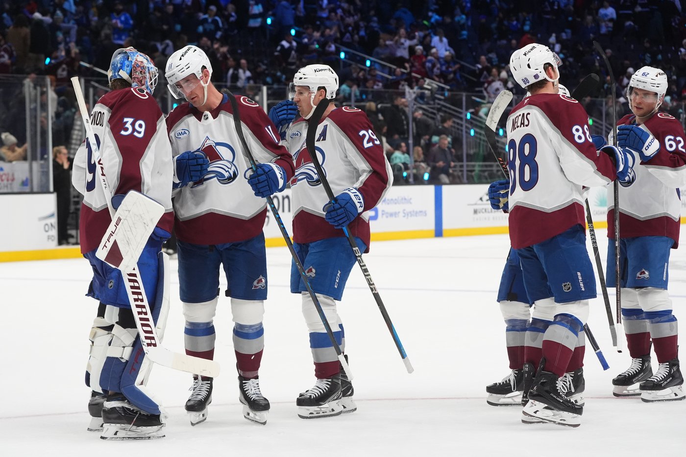 MacKinnon has two goals and an assist as Avalanche beat Kraken 5-3 | iNFOnews.ca