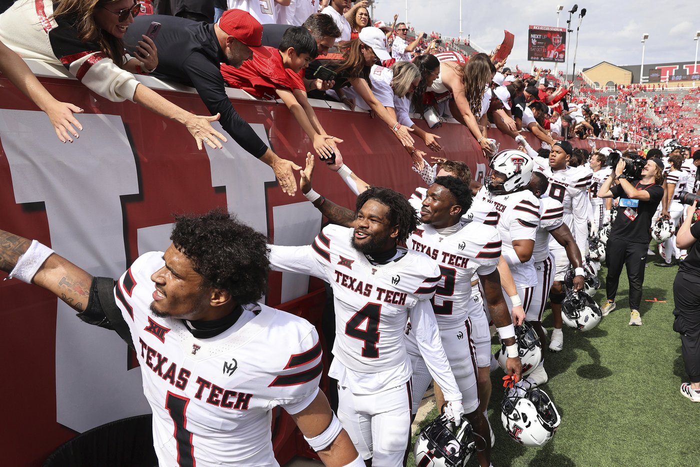 Live updates: AP Top 25 rankings are in, with Miami jumping into the No. 2 college football slot | iNFOnews.ca