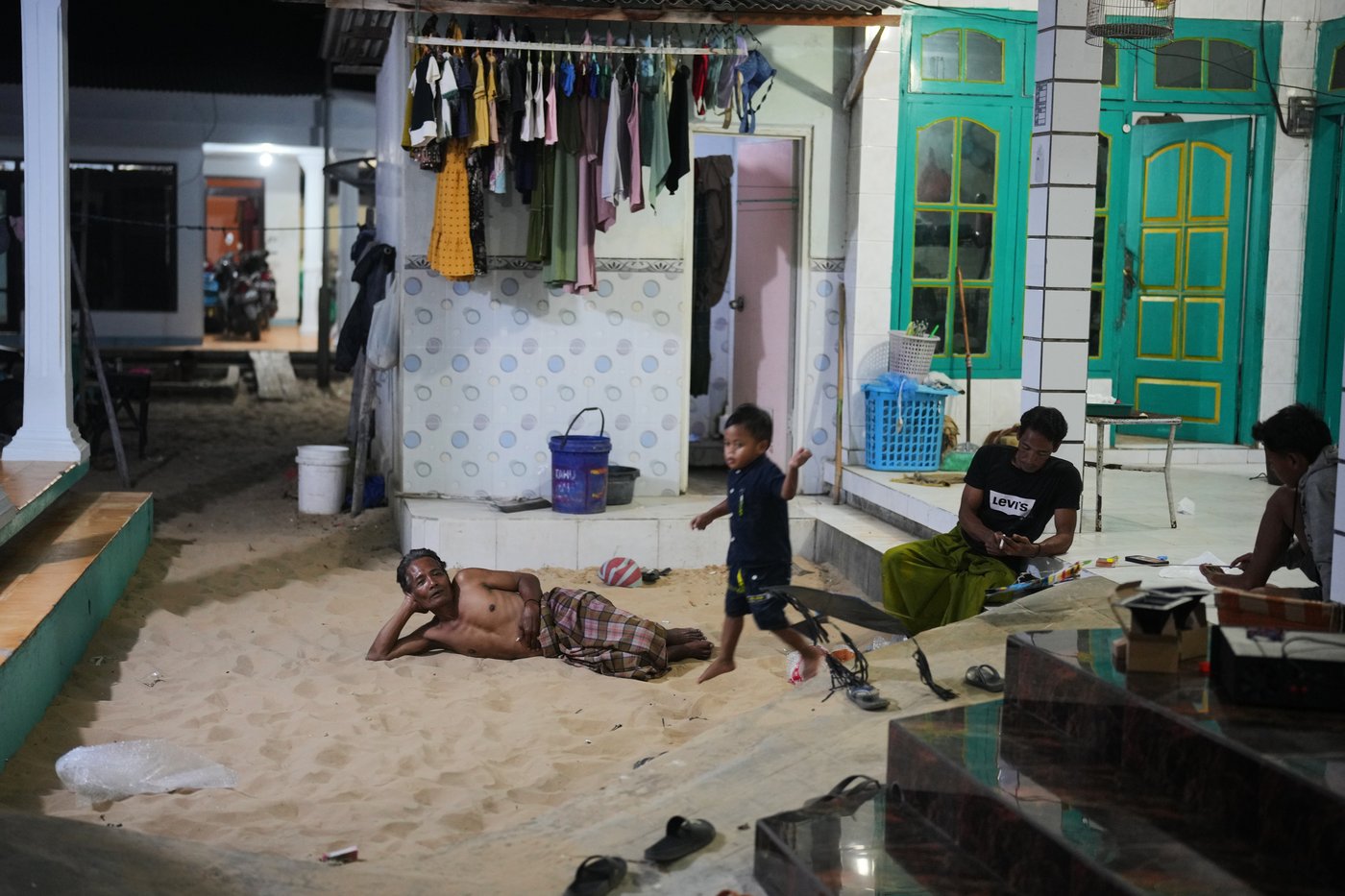 PHOTO ESSAY: Indonesia’s village keeps tradition of life on sand | iNFOnews.ca