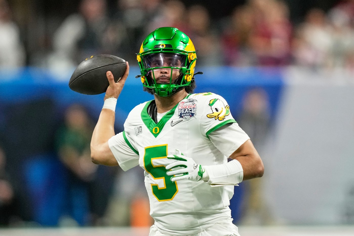 Oregon QB Dante Moore is undecided on the NFL draft or another year with the Ducks | iNFOnews.ca