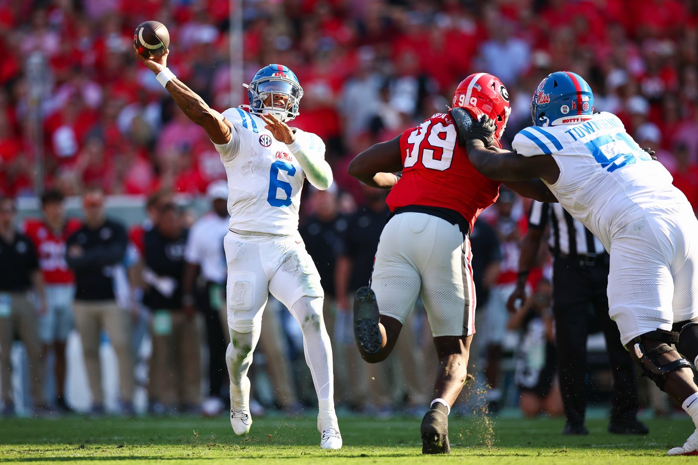 Stockton throws 4 TD passes as No. 9 Georgia rallies in 4th quarter to beat No. 5 Ole Miss 43-35 | iNFOnews.ca Stockton throws 4 TD passes as No. 9 Georgia rallies in 4th quarter to beat No. 5 Ole Miss 43-35 | iNFOnews.ca