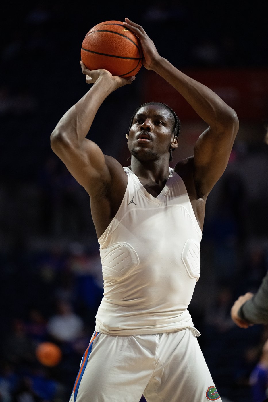 Rueben Chinyelu's fourth consecutive double-double helps No. 16 Florida beat LSU 79-61 | iNFOnews.ca