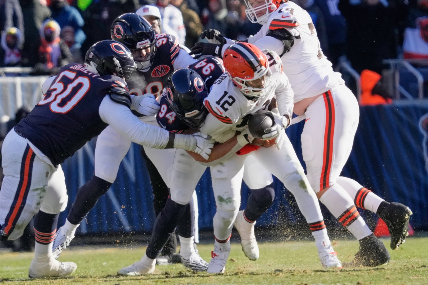 Caleb Williams throws for 2 TDs, Bears pound Browns even as Myles Garrett closes in on sacks record | iNFOnews.ca