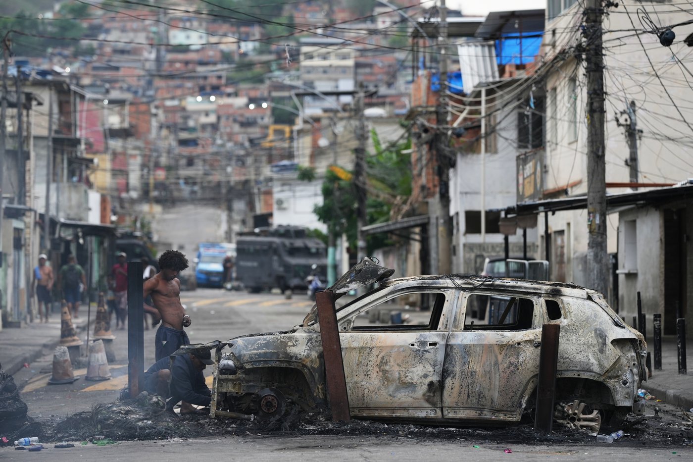 Photos show massive police raid in Rio's favelas leaving dozens dead in clashes with drug gangs | iNFOnews.ca