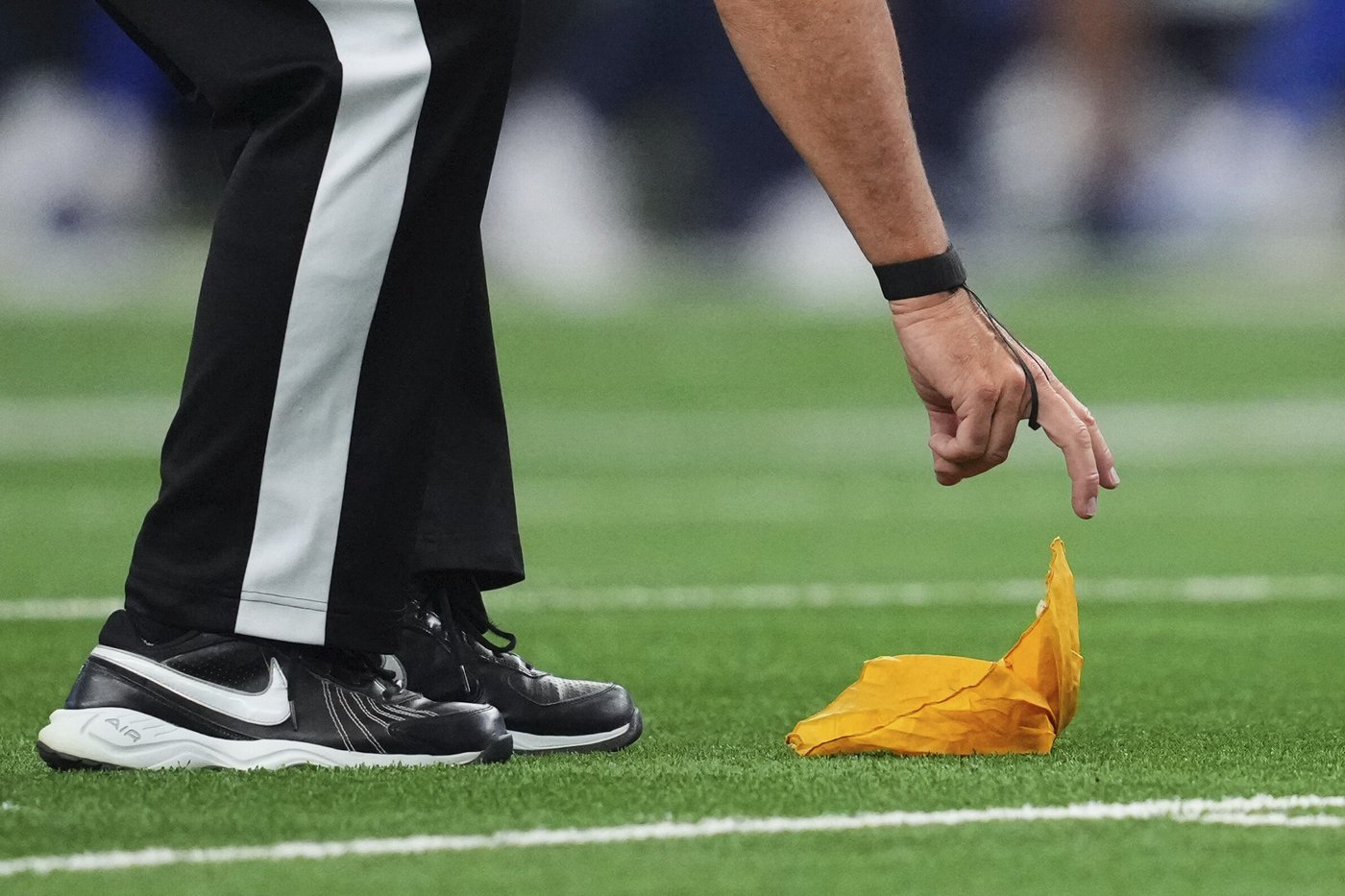 Penalty flags flying against Giants, who were set back 160 yards in overtime loss to Cowboys | iNFOnews.ca