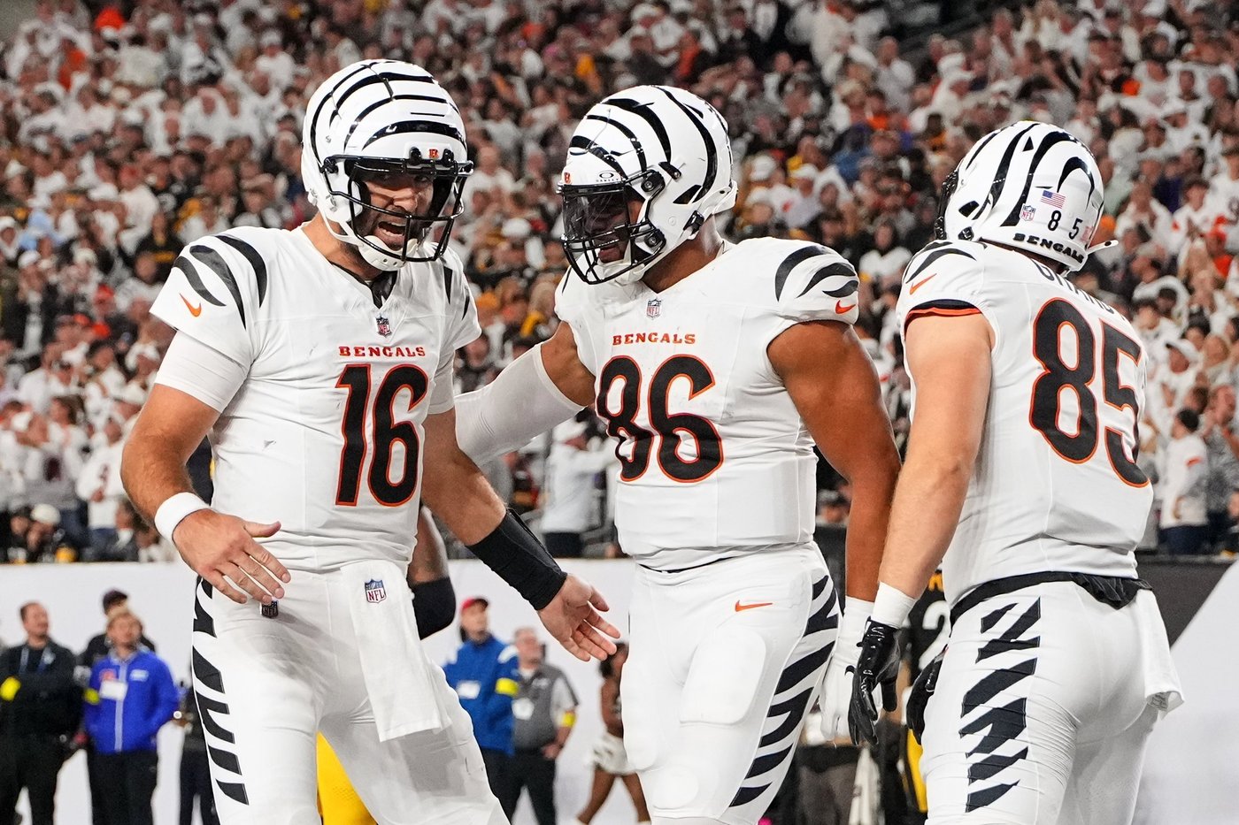 Flacco rallies Bengals past Rodgers and Steelers 33-31 in battle of 40-year-old QBs | iNFOnews.ca Flacco rallies Bengals past Rodgers and Steelers 33-31 in battle of 40-year-old QBs | iNFOnews.ca