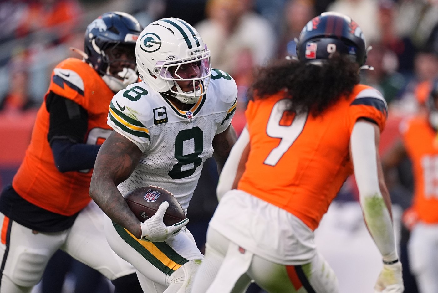 Packers' Josh Jacobs says he hurt his knee again in loss to Broncos. He still wants to play Saturday | iNFOnews.ca