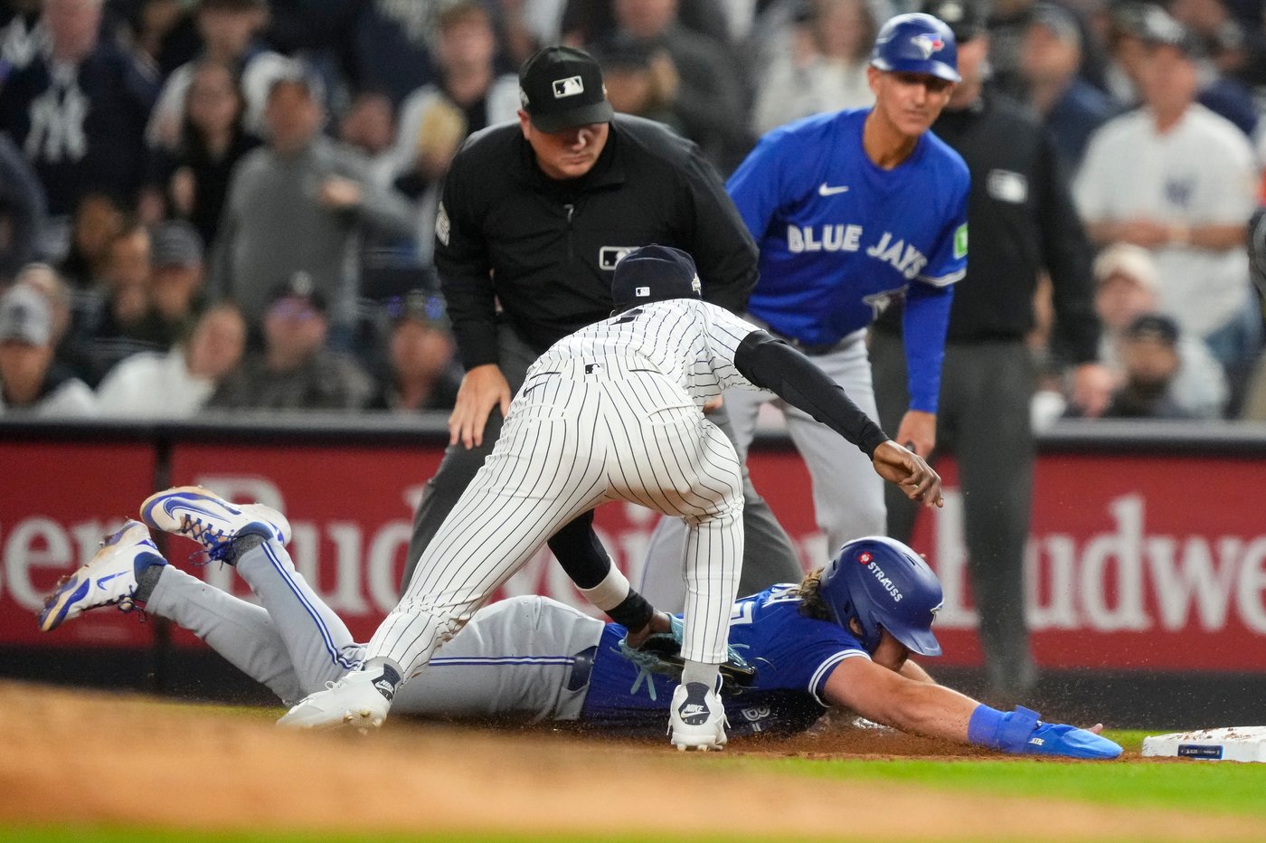 Photo Gallery: Blue Jays beat Yankees in Game 4 | iNFOnews.ca