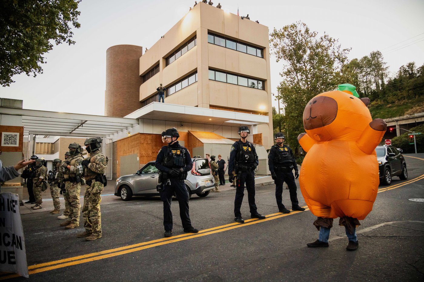 Photos of the mixed reactions to Trump's bid to deploy troops to more US cities | iNFOnews.ca