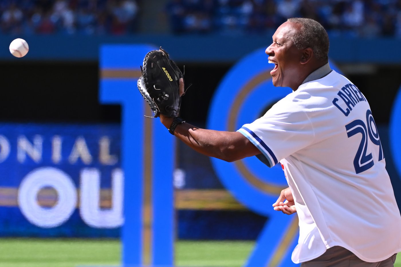 Jays look to past World Series glory with Gaston, Carter, set to throw first pitches | iNFOnews.ca Jays look to past World Series glory with Gaston, Carter, set to throw first pitches | iNFOnews.ca