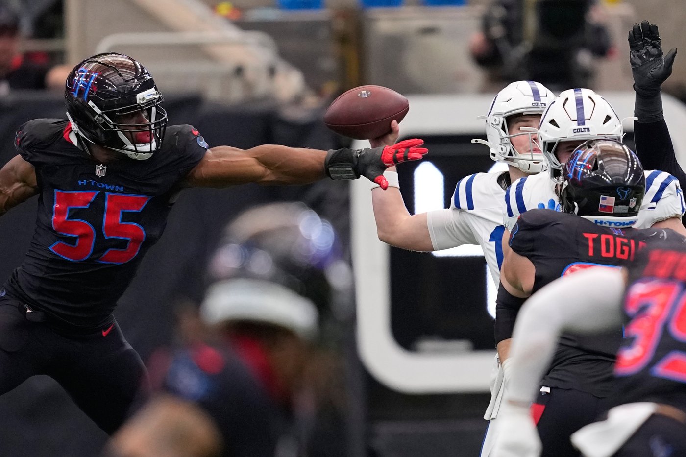 Texans' defense sets franchise records, prepares for Steelers in playoffs | iNFOnews.ca