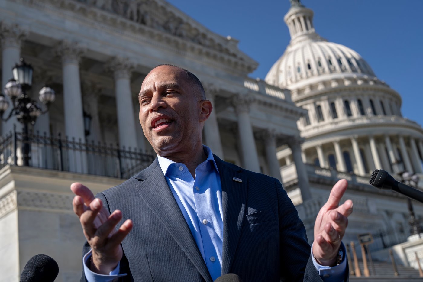 Senators struggle to find a way forward as government shutdown enters ninth day | iNFOnews.ca Senators struggle to find a way forward as government shutdown enters ninth day | iNFOnews.ca