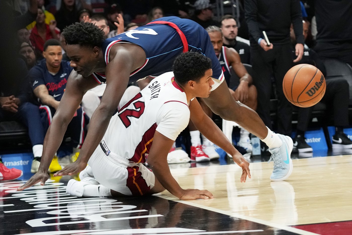 Heat use 30-2 run to pull away, tie franchise record with 24 3-pointers, roll past Clippers 140-123 | iNFOnews.ca