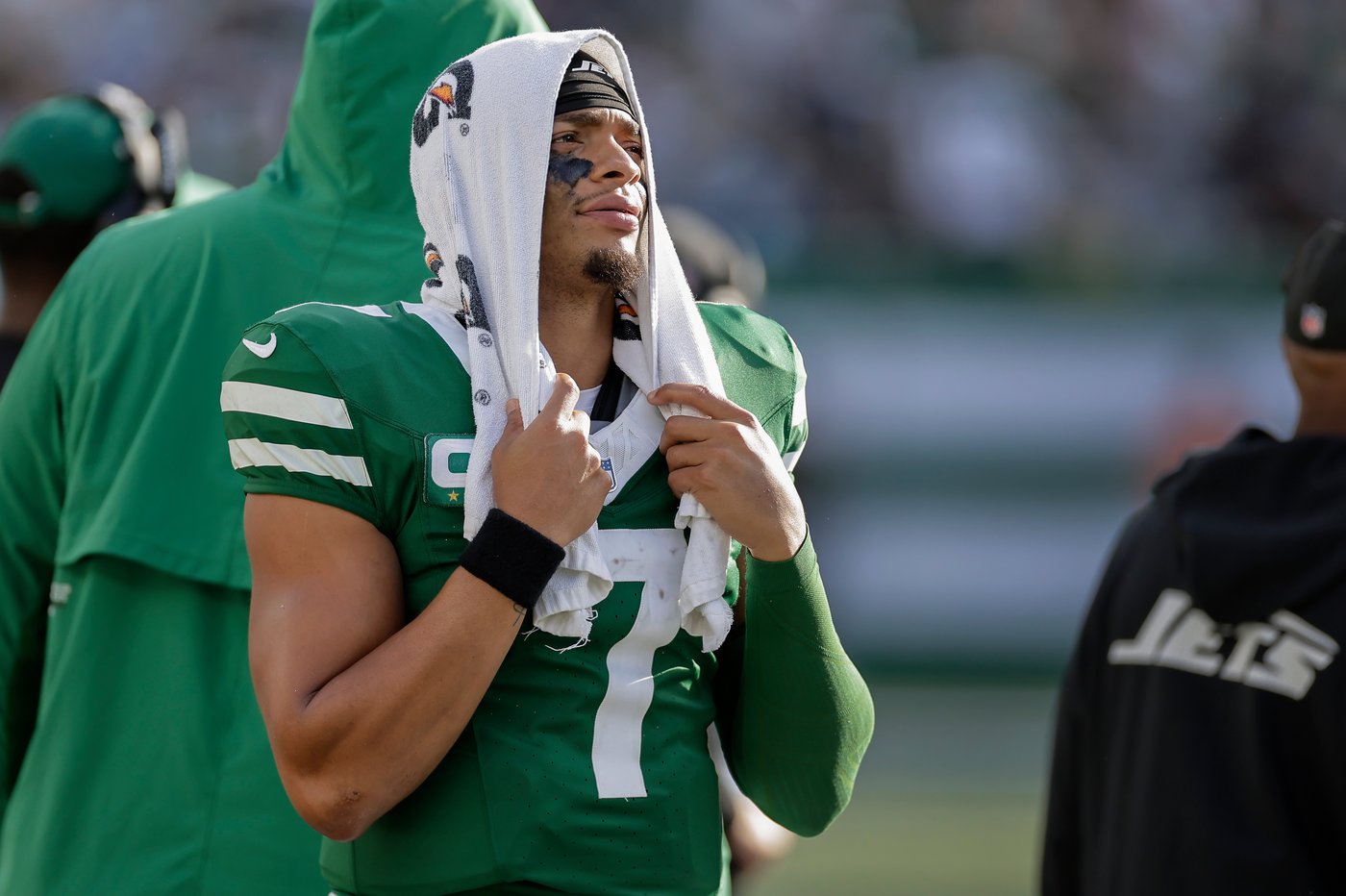 Panthers beat Jets 13-6 for third straight win, but Bryce Young leaves with injured ankle | iNFOnews.ca Panthers beat Jets 13-6 for third straight win, but Bryce Young leaves with injured ankle | iNFOnews.ca