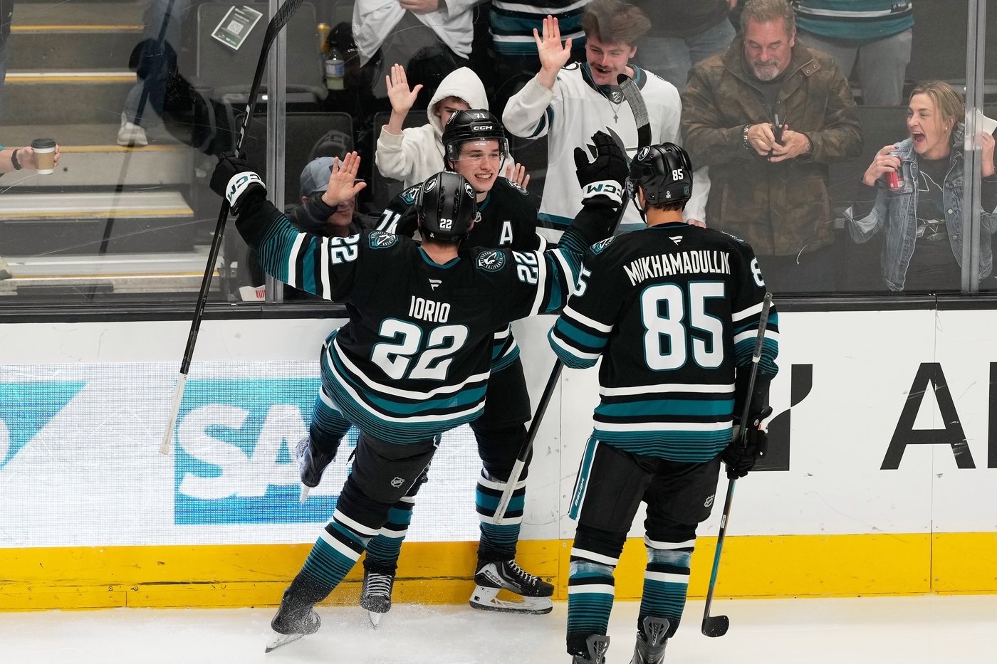 Celebrini's spin-o-rama goal helps him become fastest Sharks player to 50 points | iNFOnews.ca