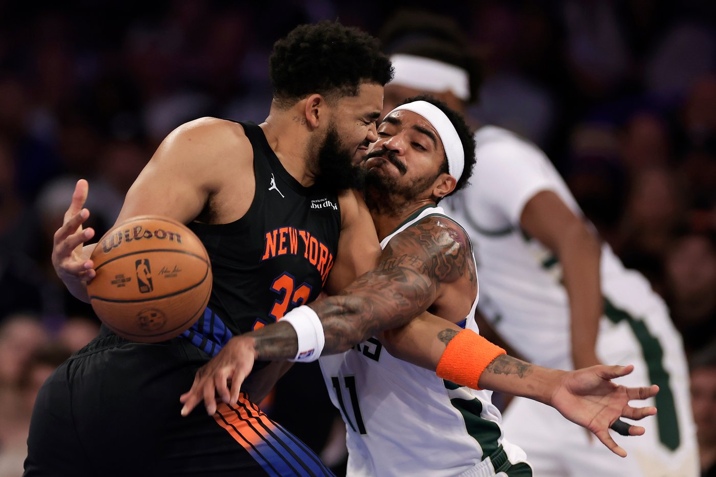 Jalen Brunson scores 37 points as Knicks fend off Bucks 118-109 and advance in NBA Cup | iNFOnews.ca