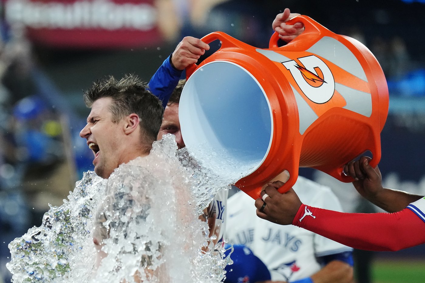 Jays lose Bichette but win thriller over Astros to take three-game lead in AL East | iNFOnews.ca Jays lose Bichette but win thriller over Astros to take three-game lead in AL East | iNFOnews.ca