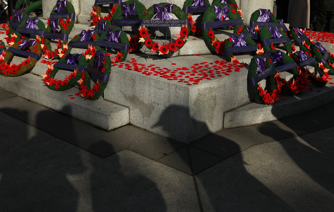 B.C. falls silent at Remembrance Day services, where family ties hold strong | iNFOnews.ca