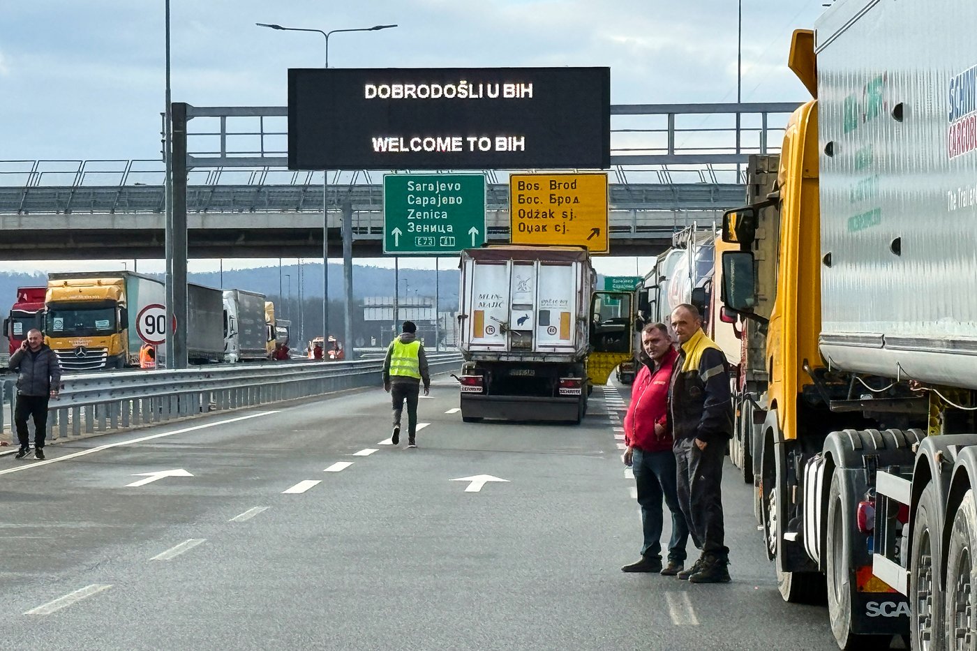 Balkan truck drivers block cargo border crossing in protest of EU entry rules | iNFOnews.ca