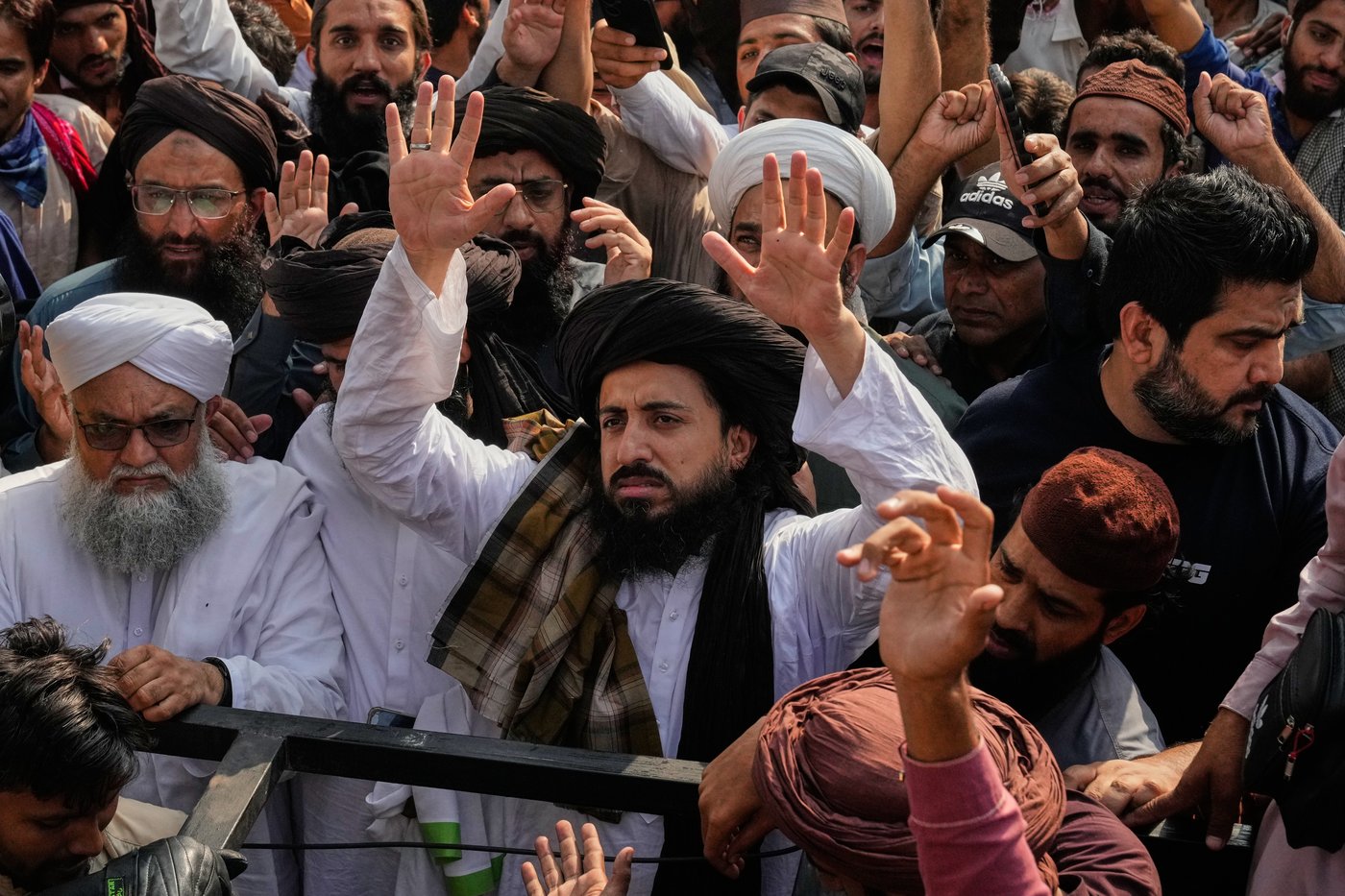 Arrests at pro-Palestinian protest after violence flares in Pakistan's eastern city of Lahore | iNFOnews.ca Arrests at pro-Palestinian protest after violence flares in Pakistan's eastern city of Lahore | iNFOnews.ca