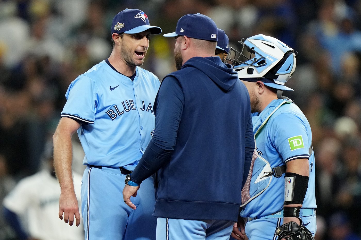 Photo Gallery: Blue Jays even ALCS with 8-2 win in Game 4 | iNFOnews.ca