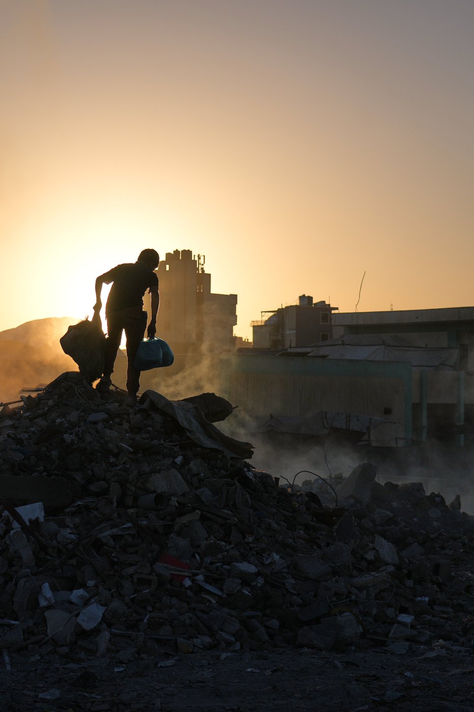 See the world in vertical: Top photos by AP's photojournalists | iNFOnews.ca