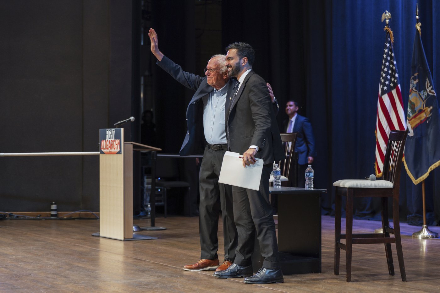 Sanders and Mamdani energize supporters at town hall as NYC mayor's race enters final stretch | iNFOnews.ca Sanders and Mamdani energize supporters at town hall as NYC mayor's race enters final stretch | iNFOnews.ca
