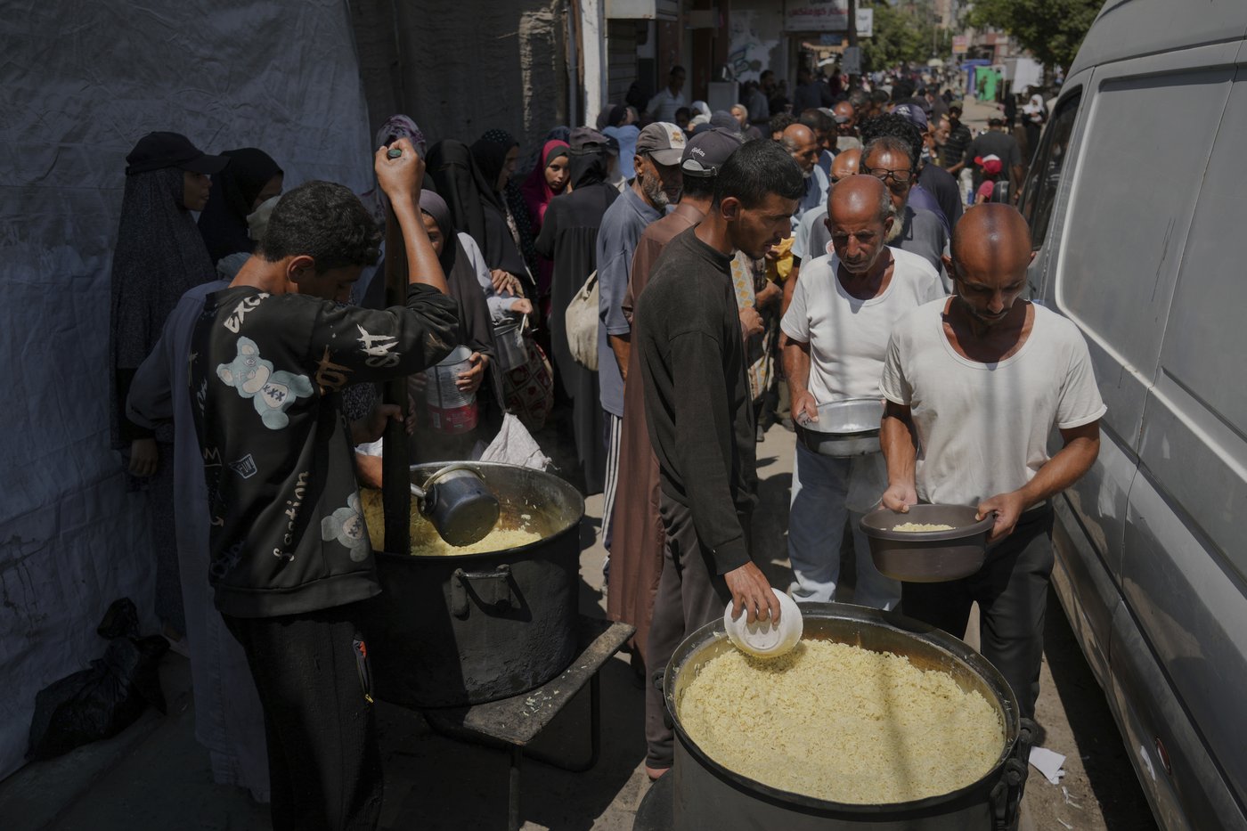 Israel calls on famine-stricken residents to flee and targets more high-rises in Gaza City | iNFOnews.ca Israel calls on famine-stricken residents to flee and targets more high-rises in Gaza City | iNFOnews.ca