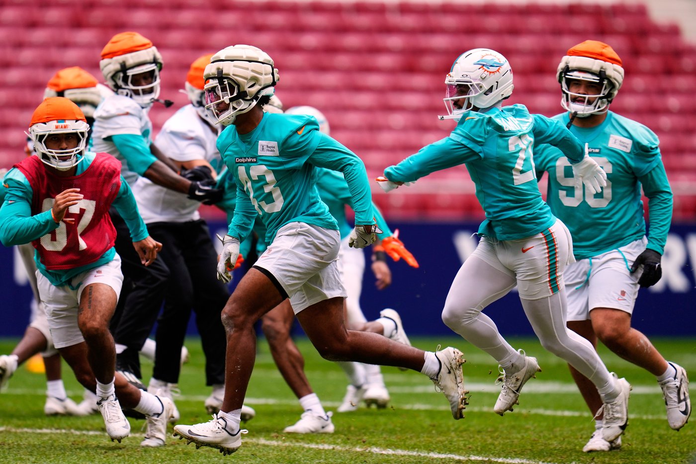 Linebacker Chop Robinson back for Dolphins against Commanders after clearing concussion protocol | iNFOnews.ca