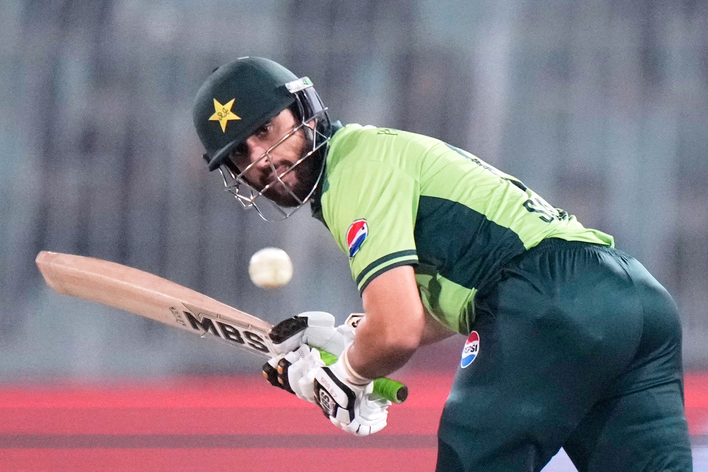 Pakistan tail hangs on to beat spirited South Africa by 2 wickets in ODI series opener | iNFOnews.ca