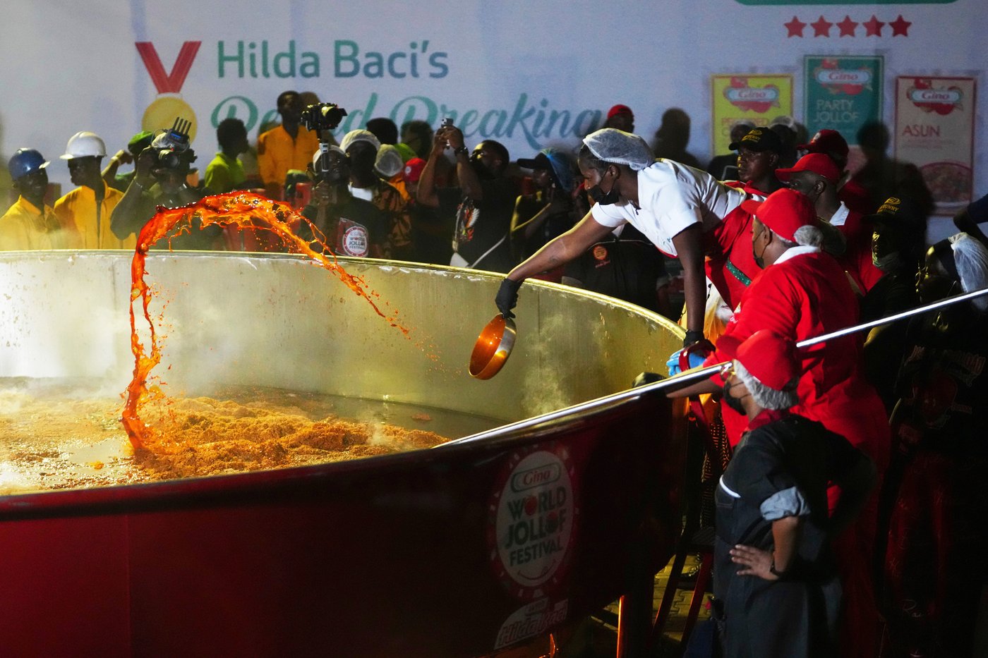 Nigerian chef breaks world record for cooking the largest jollof rice dish | iNFOnews.ca