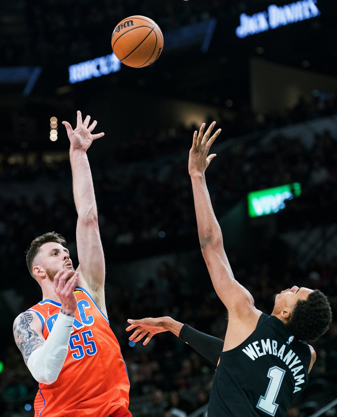 Spurs beat Thunder for second time in 11 days, storming to 130-110 victory behind Johnson, Castle | iNFOnews.ca